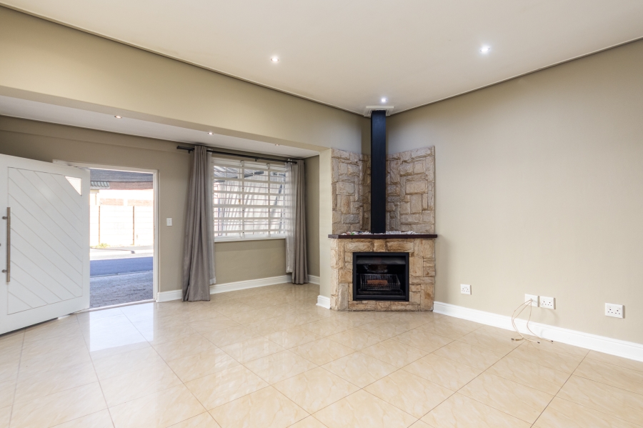 2 Bedroom Property for Sale in Claremont Western Cape
